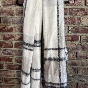 Steve Madden Plaid Blanket Scarf | Ivory & Black | One Size